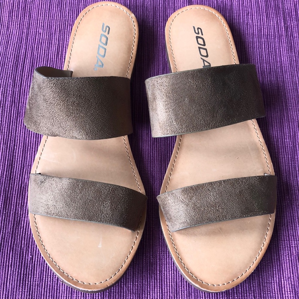 Soda Sandals NWOT Sz 9